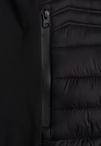 Renee - Czarna Przejściowa Kurtka z Pikowaniem Elastycznymi Wstawkami i Kapturem Fezilina. Okazja: na co dzień. Kolor: czarny. Materiał: nylon, jeans. Styl: sportowy, casual #8