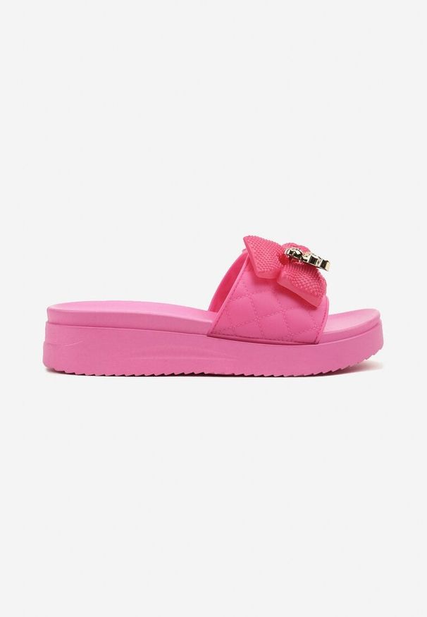 Born2be - Fuksjowe Pikowane Klapki na Grubej Podeszwie z Kokardą i Aplikacjami Karseli. Okazja: na co dzień. Kolor: różowy. Materiał: jeans. Wzór: aplikacja. Styl: casual