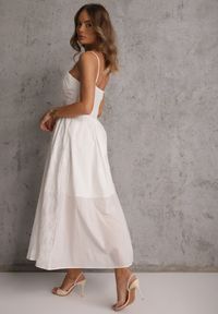 Renee - Biała Rozkloszowana Sukienka z Bawełny na Ramiączka Zdobiona Haftem Adozaphaura. Okazja: na co dzień, na randkę, na imprezę. Typ kołnierza: dekolt gorset. Kolor: biały. Wzór: aplikacja, haft. Typ sukienki: rozkloszowane, gorsetowe. Materiał: bawełna. Długość rękawa: na ramiączkach. Sezon: lato. Styl: casual #3