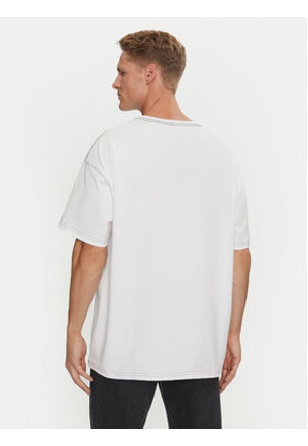 Converse T-Shirt Sketch 10027256-A04 Biały Standard Fit. Kolor: biały. Materiał: bawełna