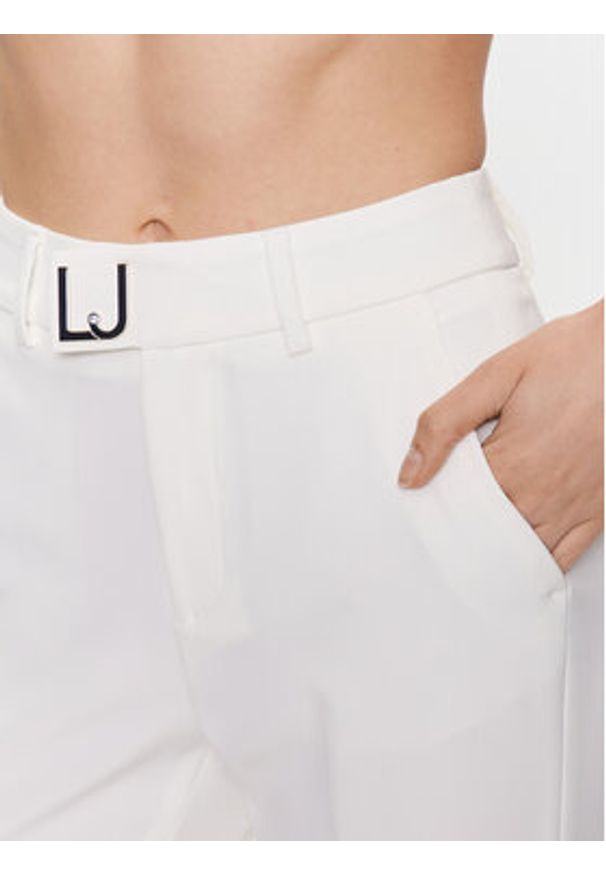 Liu Jo Spodnie materiałowe WA3434 T7896 Biały Regular Fit. Kolor: biały. Materiał: syntetyk