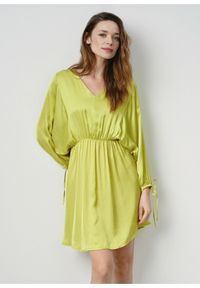 Ochnik - Limonkowa sukienka mini z bufiatymi rękawami. Kolor: zielony. Materiał: wiskoza. Długość: mini