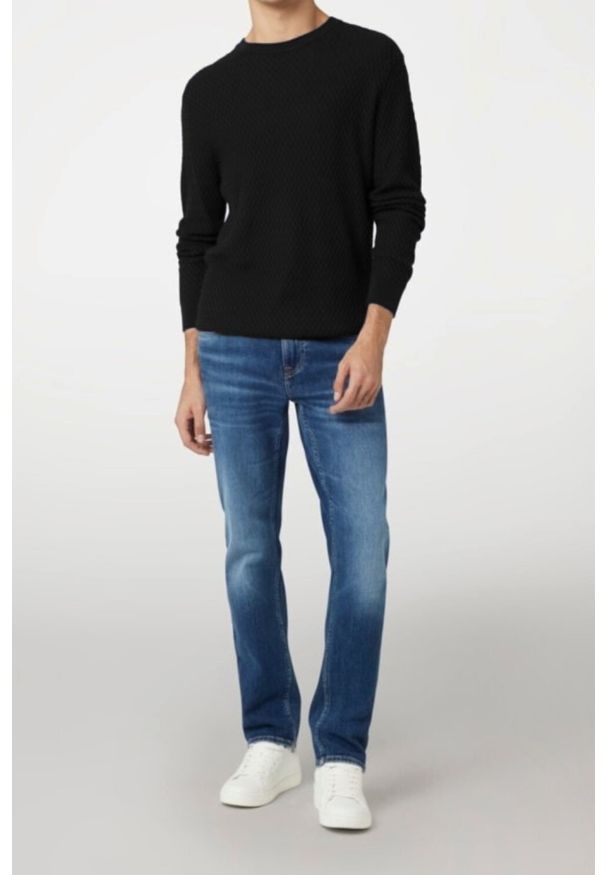 Guess - GUESS Czarny sweter męski Davin Cn Ls, Rozmiar XXL. Kolor: czarny. Materiał: bawełna. Długość rękawa: długi rękaw. Długość: długie. Wzór: bez wzorów. Styl: klasyczny, elegancki