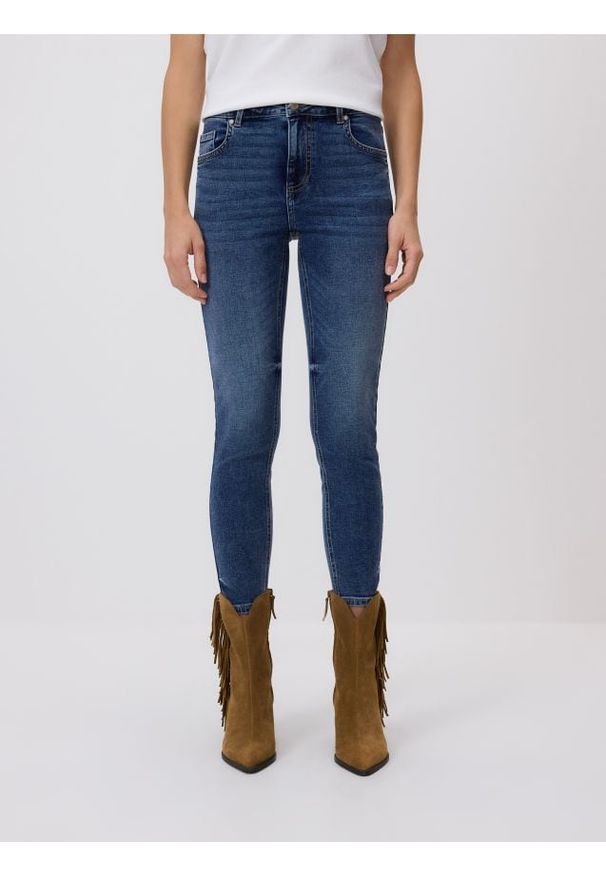 Reserved - Jeansy slim fit mid rise - niebieski. Kolor: niebieski