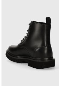 Calvin Klein Jeans botki EVA MID LACE UP BOOT LTH WN damskie kolor czarny na płaskim obcasie YW0YW01263. Nosek buta: okrągły. Zapięcie: sznurówki. Kolor: czarny. Obcas: na obcasie. Styl: klasyczny. Wysokość obcasa: niski #4