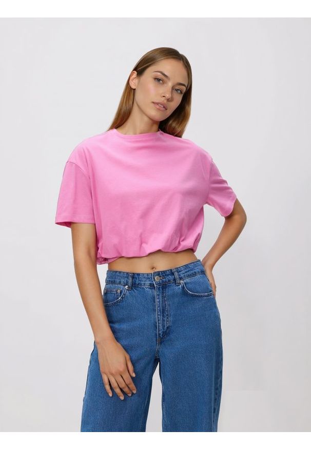 Reserved - Krótki t-shirt z marszczeniem - różowy. Kolor: różowy. Materiał: dzianina, bawełna. Długość: krótkie