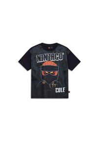Koszulka dziecięca LEGO NINJAGO z bio bawełny Taffy 118, czarna.. Kolor: czarny. Materiał: poliester, bawełna. Długość rękawa: krótki rękaw. Długość: krótkie. Wzór: kolorowy, nadruk. Sezon: lato #1