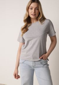 Born2be - Szary T-shirt z Bawełny z Dłuższym Tyłem i Rozcięciami po Bokach Cordalea. Okazja: na co dzień. Kolor: szary. Materiał: bawełna. Długość: długie. Styl: casual, elegancki #1