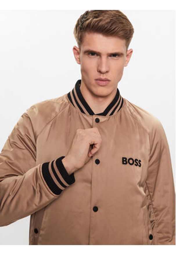 BOSS - Boss Kurtka bomber 50483945 Beżowy Regular Fit. Kolor: beżowy. Materiał: syntetyk