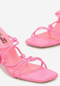 Renee - Różowe Wiązane Sandały na Słupku z Kwadratowym Noskiem Eaula. Kolor: różowy. Obcas: na słupku