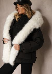 Renee - Czarna Kurtka Pikowana z Kapturem i Odpinanymi Futerkowymi Wstawkami Izafera. Okazja: na co dzień. Typ kołnierza: kaptur. Kolor: czarny. Materiał: jeans. Styl: elegancki, casual #5