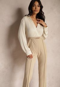 Renee - Beżowy Kopertowy Kombinezon z Elegancką Koszulową Górą i Szerokimi Nogawkami Vareti. Okazja: na co dzień, na spotkanie biznesowe. Kolor: beżowy. Styl: elegancki