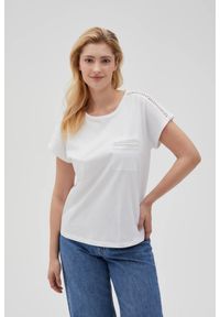 MOODO - Bawełniany t-shirt z kieszonką biały. Kolor: biały. Materiał: bawełna