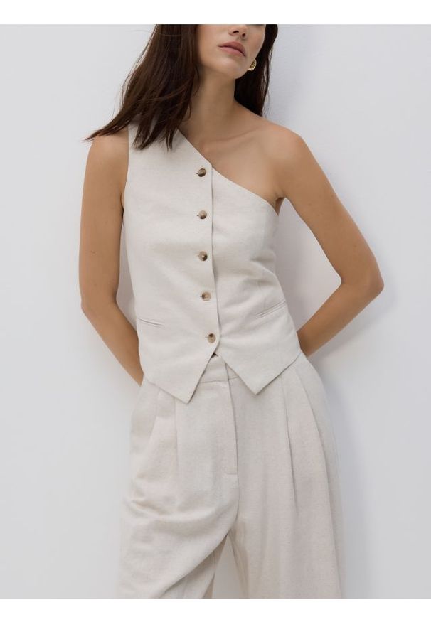 Reserved - Asymetryczna kamizelka - kremowy. Kolor: kremowy. Materiał: tkanina, len