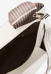 Born2be - Biała Szydełkowa Torebka Shopper o Trapezowym Kształcie Saliatria. Kolor: biały. Sezon: lato, wiosna. Styl: elegancki, casual
