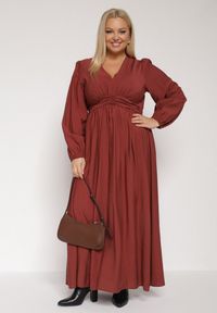 Born2be - Bordowa Rozkloszowana Sukienka z Marszczeniem i Gumką w Pasie Fedorna. Okazja: na co dzień. Kolekcja: plus size. Kolor: czerwony. Typ sukienki: dla puszystych. Styl: casual, elegancki #4