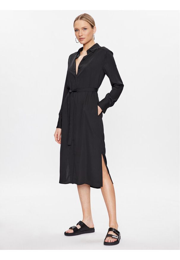 Calvin Klein Sukienka koszulowa K20K205218 Czarny Regular Fit. Kolor: czarny. Materiał: syntetyk. Typ sukienki: koszulowe
