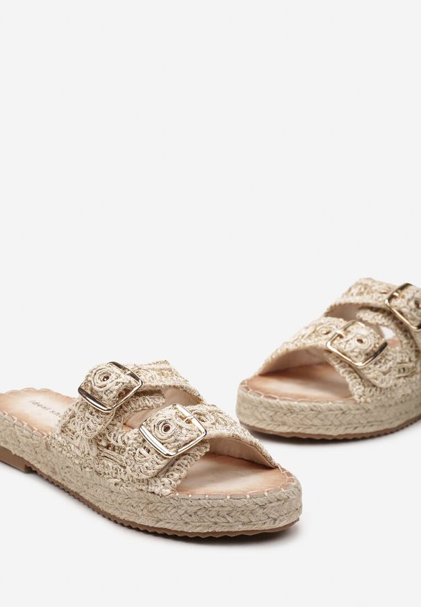 Born2be - Beżowe Klapki na Plecionej Podeszwie z Metalicznymi Nitkami Sellavia. Kolor: beżowy. Sezon: lato. Styl: elegancki