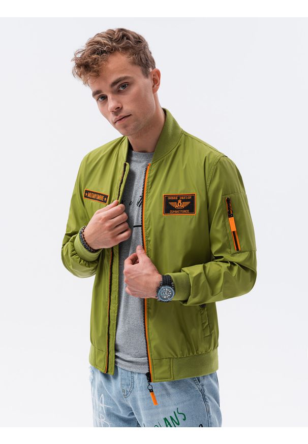Zielona kurtka Ombre Clothing na wiosnę