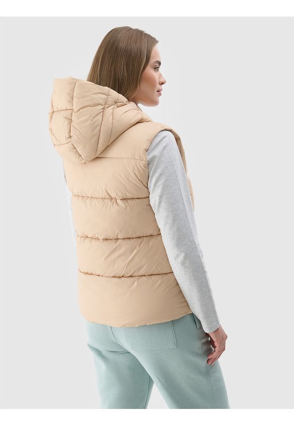 4f - 4F Bezrękawnik puchowy pikowany z kapturem damski - beżowy L. Okazja: na co dzień. Typ kołnierza: kaptur. Kolor: beżowy. Materiał: puch. Długość rękawa: bez rękawów. Długość: krótkie. Styl: klasyczny, casual, sportowy