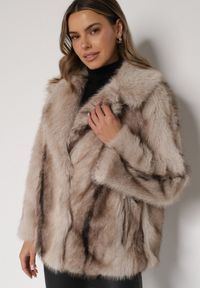 Born2be - Beżowa Kurtka Futerko z Jednorzędowym Zapięciem i Szerokim Kołnierzem Tesella. Okazja: na co dzień. Kolor: beżowy. Materiał: futro. Styl: casual, elegancki #3