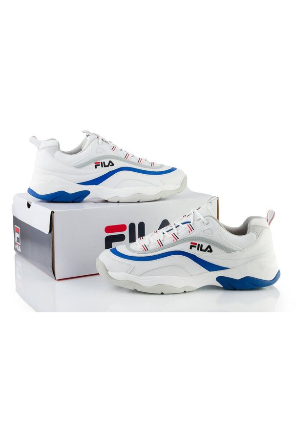 Buty do chodzenia męskie Fila Ray Low białe. Kolor: biały, czerwony, wielokolorowy, niebieski. Materiał: guma, materiał, syntetyk. Sport: turystyka piesza