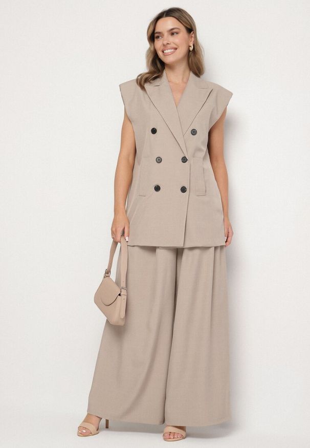 Born2be - Beżowa Kamizelka Garniturowa z Usztywnionymi Ramionami Ellavessa. Okazja: na co dzień. Kolor: beżowy. Materiał: jeans. Styl: elegancki, casual