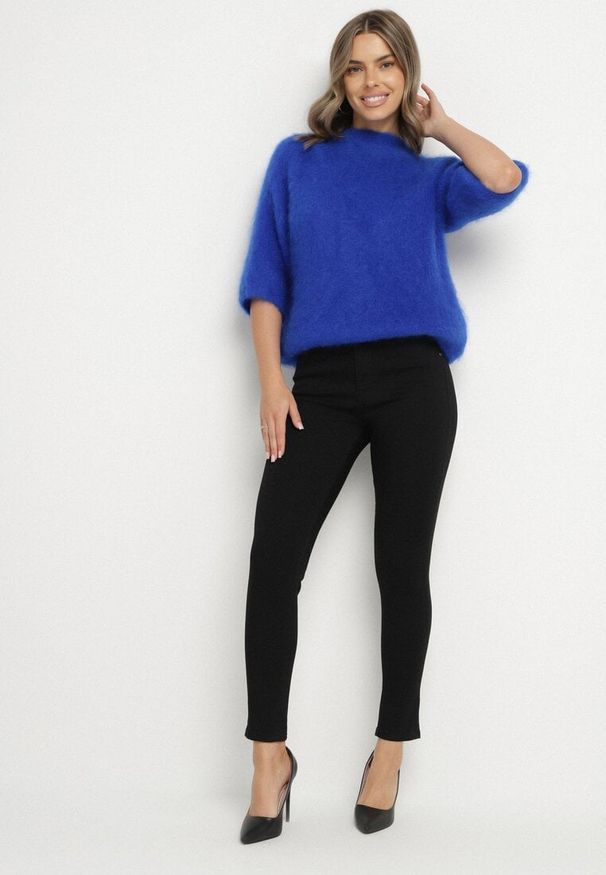 Born2be - Czarne Spodnie o Kroju Skinny z Regularnym Stanem Mendria. Okazja: na co dzień. Kolor: czarny. Styl: casual, klasyczny, elegancki