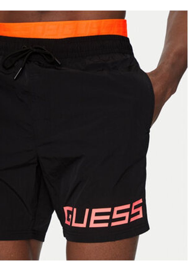 Guess Szorty kąpielowe F5GT12 WH1C2 Czarny Regular Fit. Kolor: czarny. Materiał: syntetyk