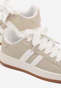 Renee - Beżowe Sneakersy Ozdobione Motywem Pasków Flortewi. Nosek buta: okrągły. Zapięcie: pasek. Kolor: beżowy. Materiał: nubuk, syntetyk. Wzór: aplikacja. Obcas: na obcasie. Wysokość obcasa: niski #3