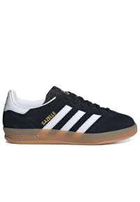Adidas - Buty młodzieżowe adidas Originals Gazelle Indoor JQ8701 - czarne. Okazja: na co dzień. Zapięcie: pasek. Kolor: czarny. Materiał: syntetyk, skóra, materiał, zamsz, tkanina, guma. Szerokość cholewki: normalna. Wzór: paski, aplikacja. Sezon: lato. Model: Adidas Gazelle #1