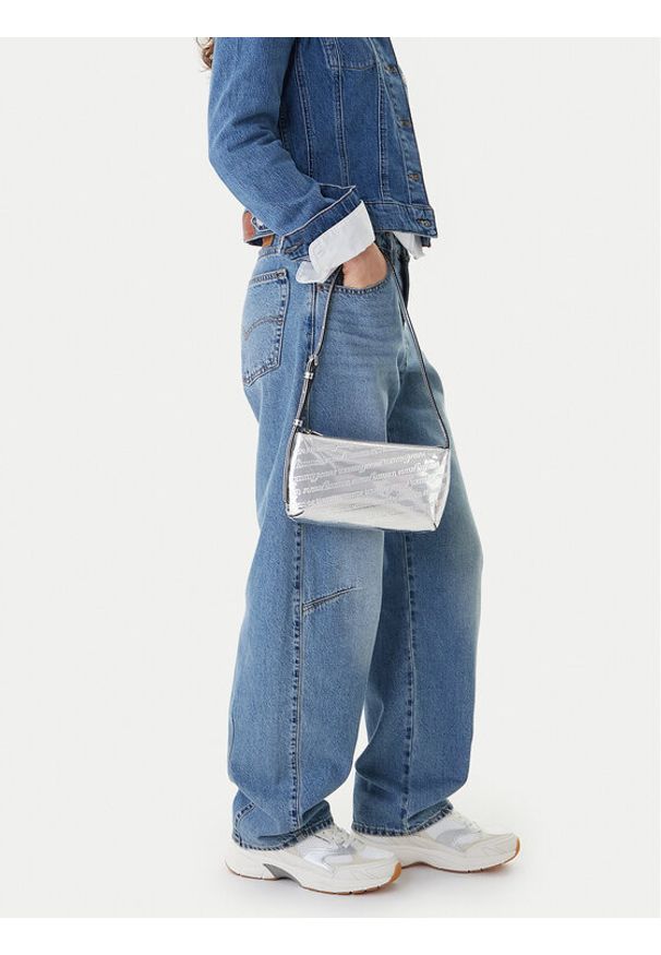 Tommy Jeans Torebka Tjw Must Metallic Shoulder Bag AW0AW18009 Srebrny. Kolor: srebrny. Materiał: skórzane