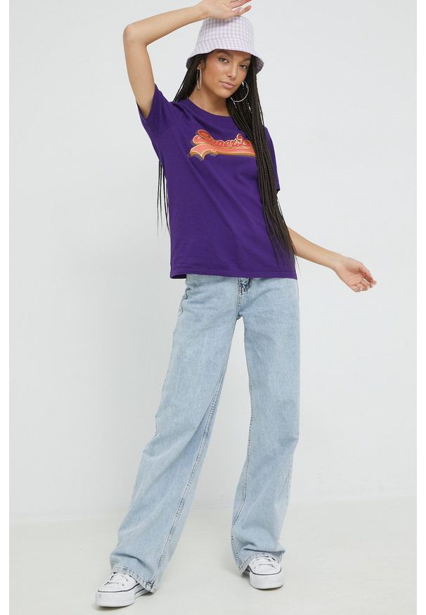 Superdry t-shirt bawełniany kolor fioletowy. Okazja: na co dzień. Kolor: fioletowy. Materiał: bawełna. Wzór: nadruk. Styl: casual