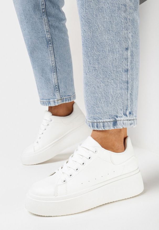 Born2be - Białe Sneakersy na Platformie Spoola. Okazja: na co dzień. Kolor: biały. Obcas: na platformie
