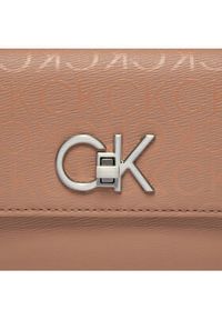 Calvin Klein Torebka Re-Lock Camera Bag_Epi Mono K60K611565 Beżowy. Kolor: beżowy. Materiał: skórzane #3