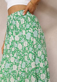 Renee - Zielona Bawełniana Spódnica Maxi w Kwiaty Eile. Kolor: zielony. Materiał: bawełna. Wzór: kwiaty #5