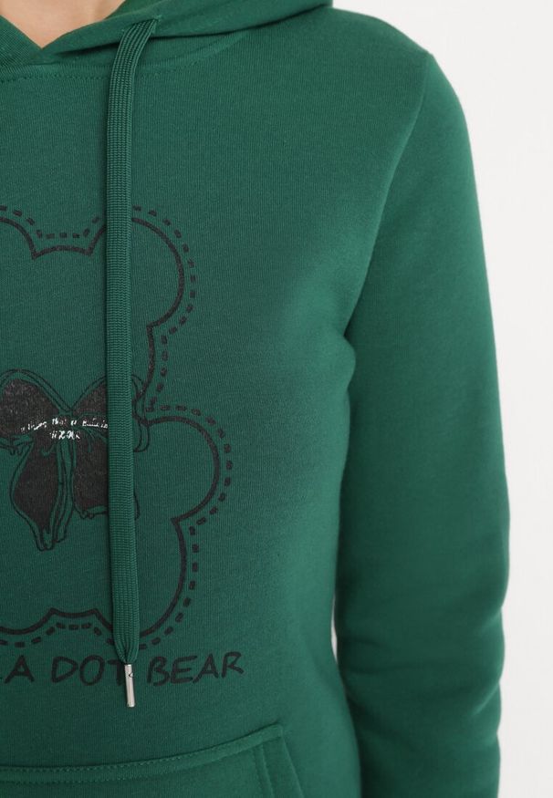 Born2be - Zielona Klasyczna Bluza z Polarem i Kapturem Wkładana Przez Głowę i Ozdobiona Nadrukiem Lettora. Typ kołnierza: kaptur. Kolor: zielony. Materiał: polar. Wzór: aplikacja, nadruk. Styl: klasyczny