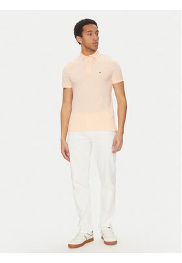 TOMMY HILFIGER - Tommy Hilfiger Polo 1985 MW0MW17771 Koralowy Slim Fit. Typ kołnierza: polo. Kolor: pomarańczowy. Materiał: bawełna