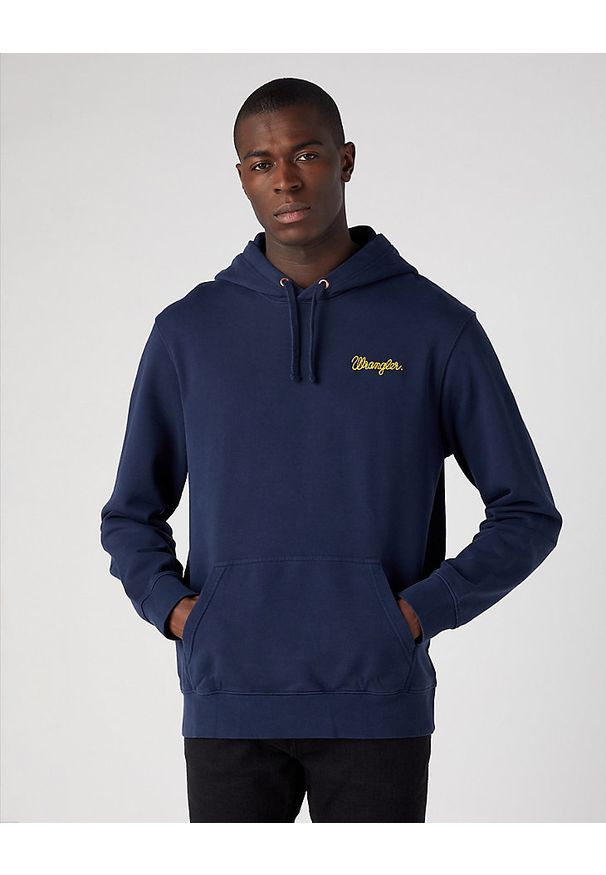 Wrangler - WRANGLER LOGO HOODIE MĘSKA BLUZA Z KAPTUREM NIEROZPINALNA NAVY BLUE W654I4114. Typ kołnierza: kaptur