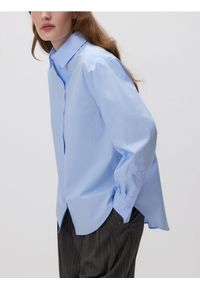 Reserved - Koszula z ozdobnym kołnierzem - jasnoniebieski. Kolor: niebieski. Materiał: tkanina, bawełna #1