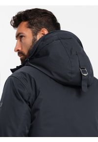 Ombre Clothing - Klasyczna długa męska kurtka typu parka – czarna V6 - Rozmiar: S. Typ kołnierza: kaptur. Kolor: czarny. Materiał: guma, syntetyk, poliester, materiał. Długość: długie. Wzór: gładki, aplikacja. Styl: klasyczny #7