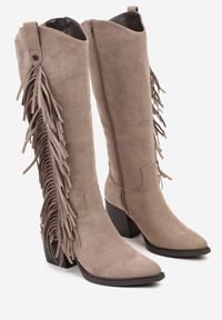 Renee - Beżowe Kozaki Kowbojki na Stożku Zdobione Frędzlami Nucca. Kolor: beżowy. Materiał: zamsz. Wzór: aplikacja. Obcas: na stożku. Styl: boho. Wysokość obcasa: średni #7