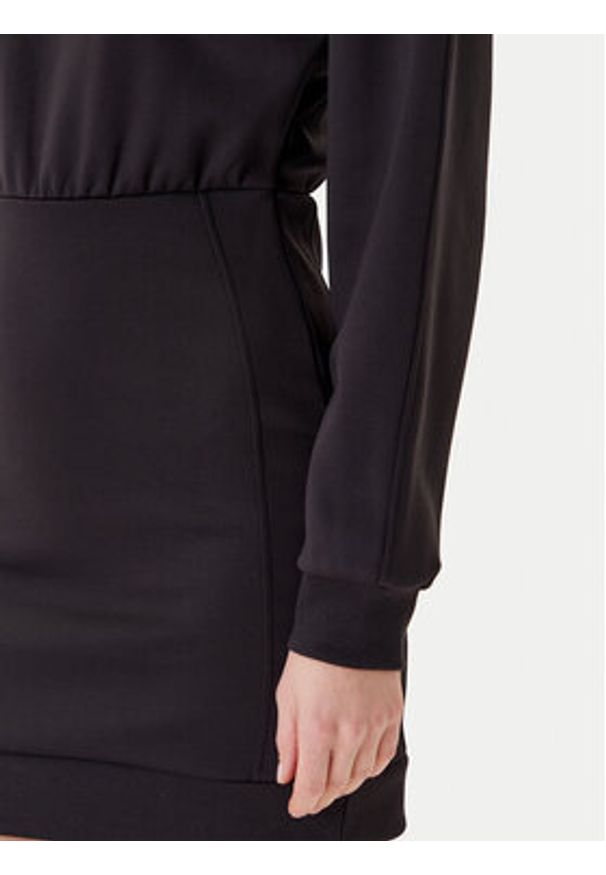 Guess Sukienka codzienna V5YK02 KCX22 Czarny Regular Fit. Okazja: na co dzień. Kolor: czarny. Materiał: syntetyk. Typ sukienki: proste. Styl: casual