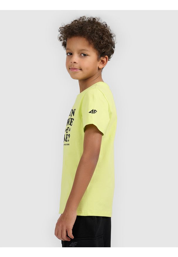 4f - 4F T-shirt regular z nadrukiem chłopięcy - żółty 146 (10-11 lat). Okazja: na spacer, na uczelnię, na co dzień. Kolor: żółty. Materiał: jeans, materiał, dresówka, bawełna. Wzór: nadruk. Sezon: lato. Styl: casual, klasyczny