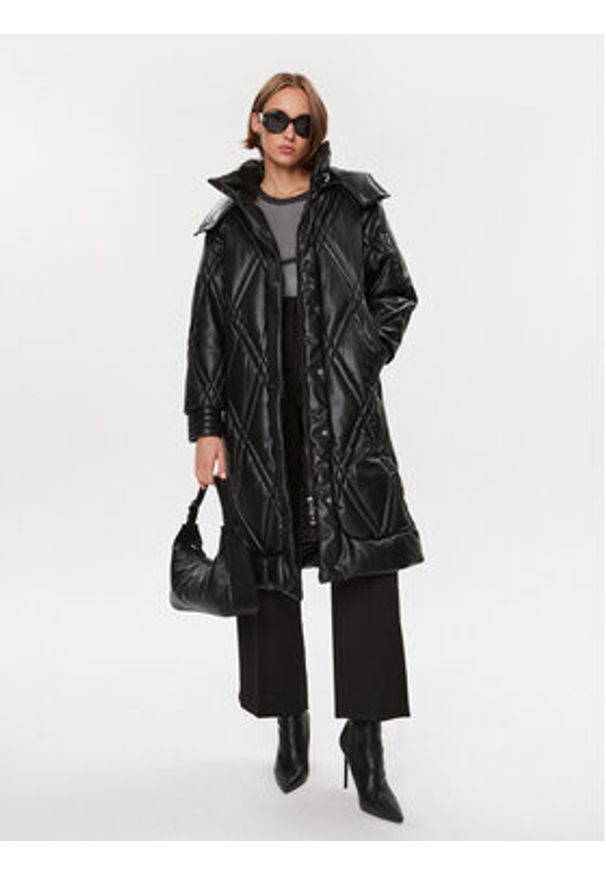 Guess Kurtka puchowa W3BL30 WFSP0 Czarny Regular Fit. Kolor: czarny. Materiał: skóra