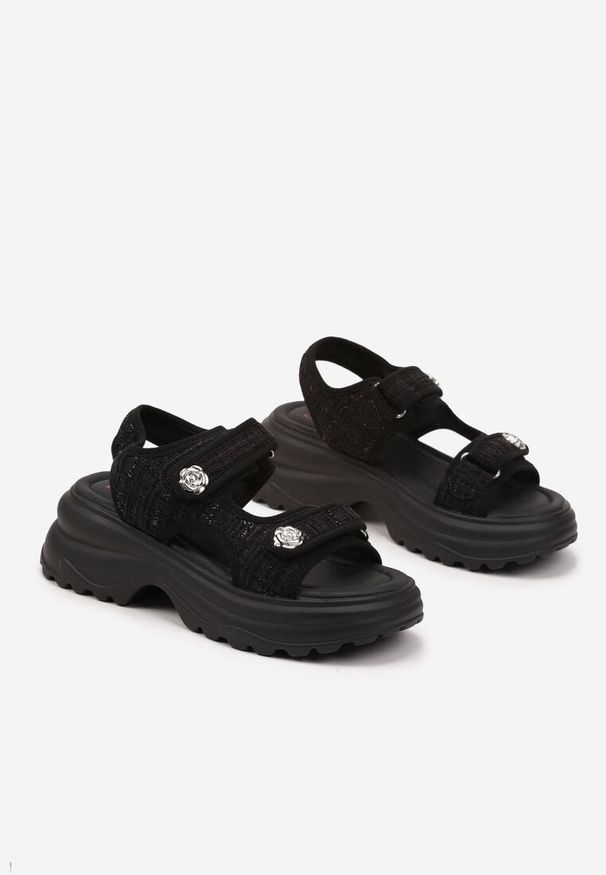 Born2be - Czarne Sandały Chunky z Ozdobnymi Aplikacjami Laniela. Okazja: na co dzień. Kolor: czarny. Materiał: jeans. Wzór: aplikacja. Sezon: lato. Obcas: na platformie. Styl: klasyczny, elegancki, casual