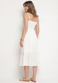 Born2be - Biała Sukienka Rozkloszowana na Ramiączkach z Guzikami z Wiskozą Efrinelle. Okazja: na co dzień. Typ kołnierza: dekolt w kształcie V. Kolor: biały. Materiał: wiskoza. Długość rękawa: na ramiączkach. Typ sukienki: rozkloszowane. Styl: casual, elegancki #6