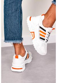 Casu - Białe buty sportowe sneakersy sznurowane casu 20f7/o. Kolor: pomarańczowy, biały, wielokolorowy. Materiał: materiał, skóra ekologiczna. Szerokość cholewki: normalna #2