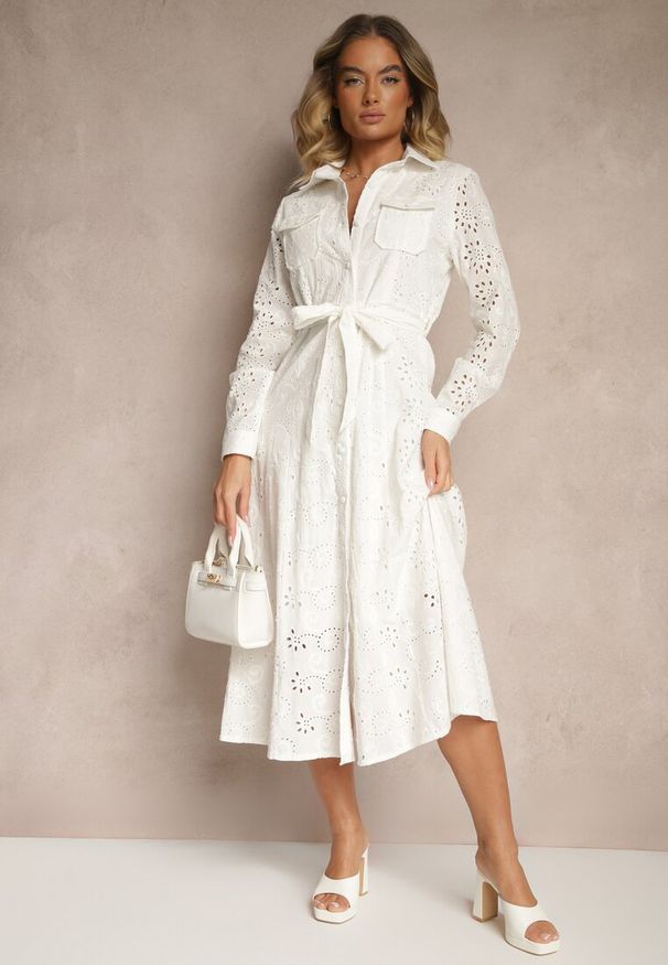 Renee - Biała Ażurowa Sukienka z Bawełny Ozdobiona Paskiem Novenelle. Kolor: biały. Materiał: bawełna. Wzór: ażurowy, aplikacja. Sezon: wiosna
