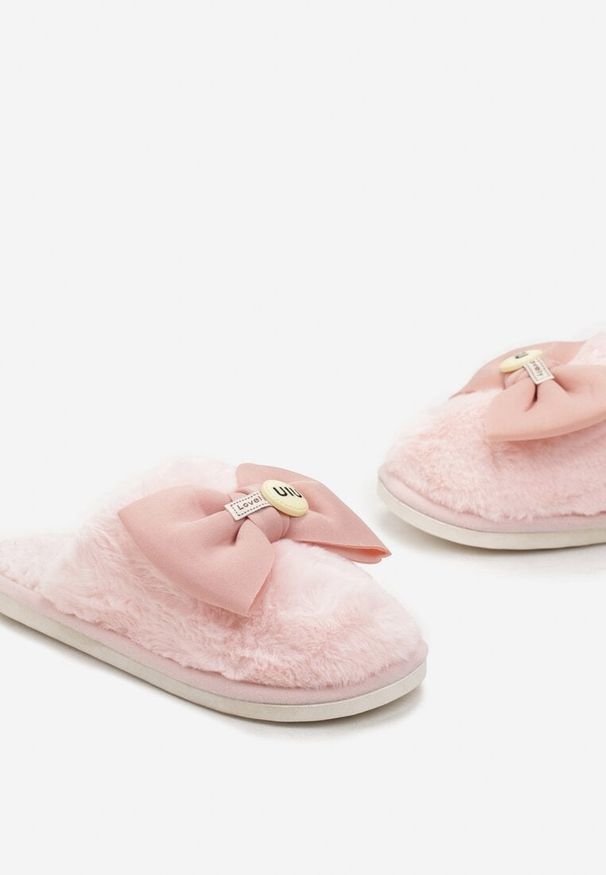 Born2be - Różowe Kapcie z Futerka z Szeroką Kokardką Mulleris. Kolor: różowy. Materiał: futro